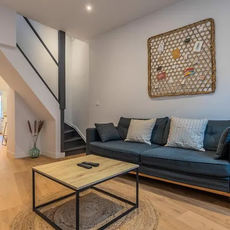 Maison 2 Atypique, Avec Cour *